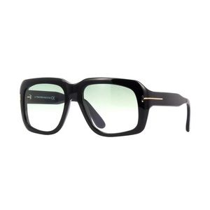 Tom Ford
BAILEY-02 FT 0885